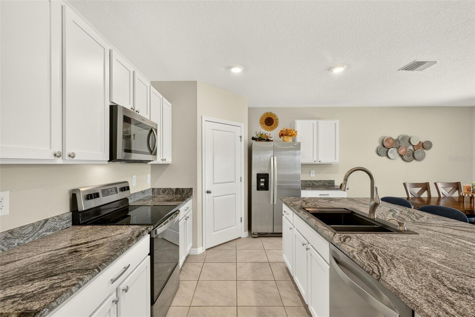 17206 RESERVA DR — photo 13