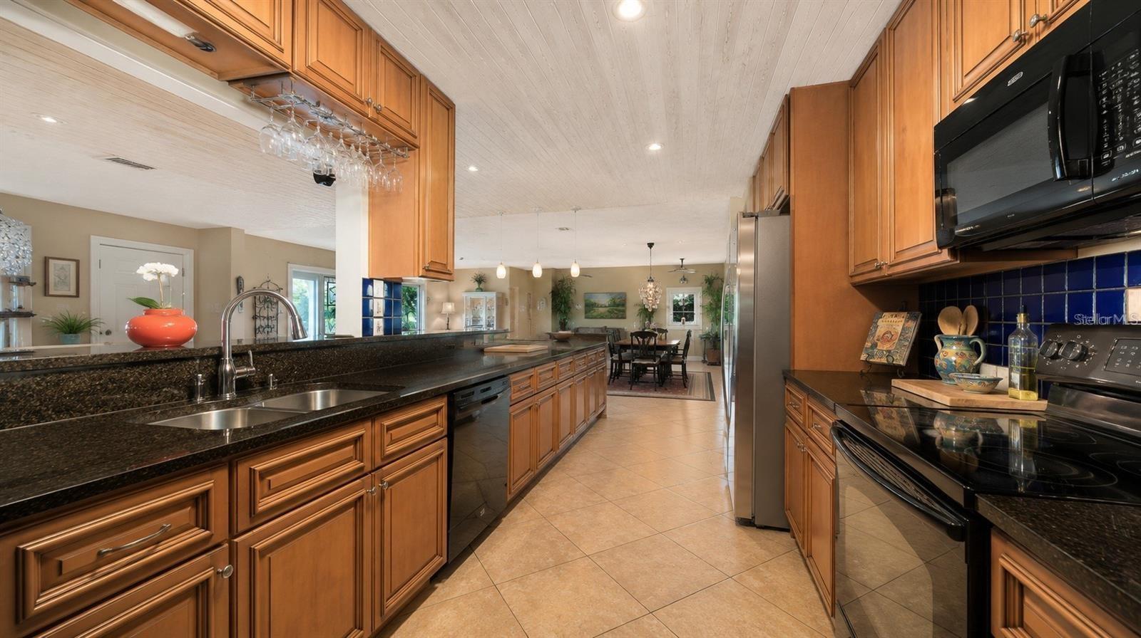 836 MAGELLAN DR — photo 7