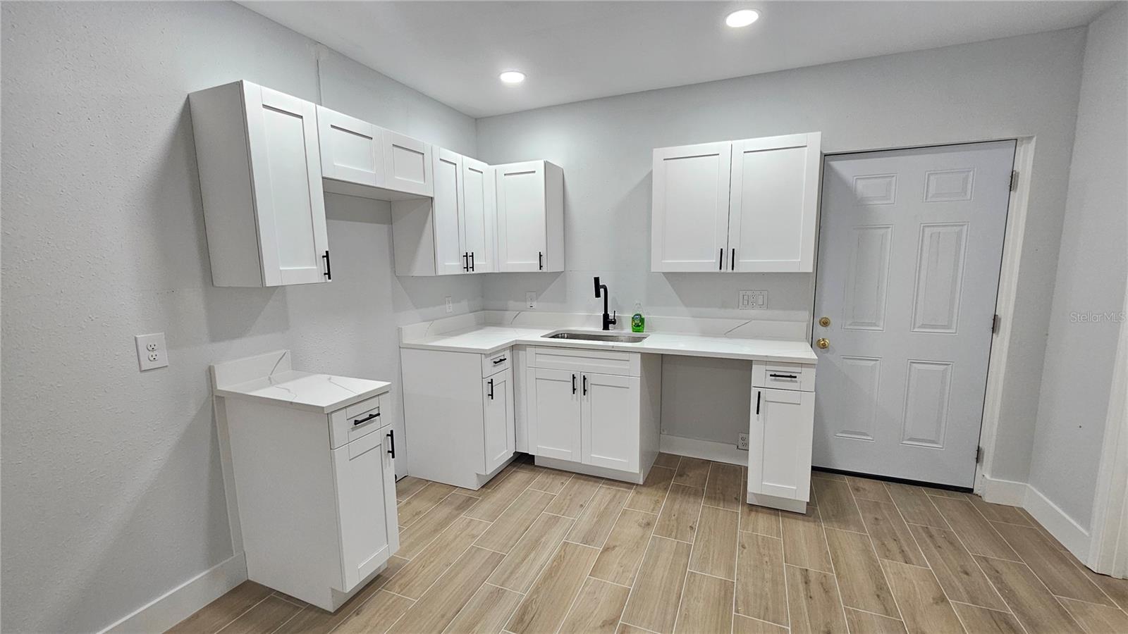 1806 E LINDA ST — photo 25