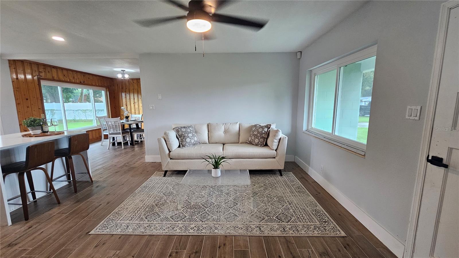 1806 E LINDA ST — photo 3