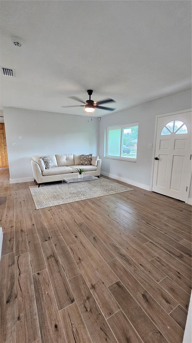 1806 E LINDA ST — photo 5