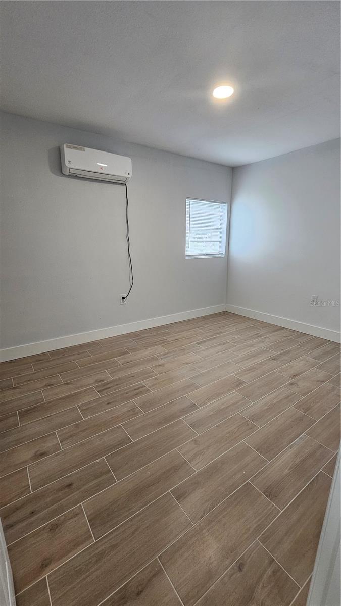 1806 E LINDA ST — photo 26