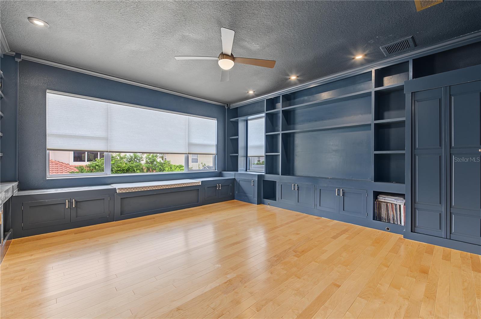 2309 MESSENGER CIR — photo 41