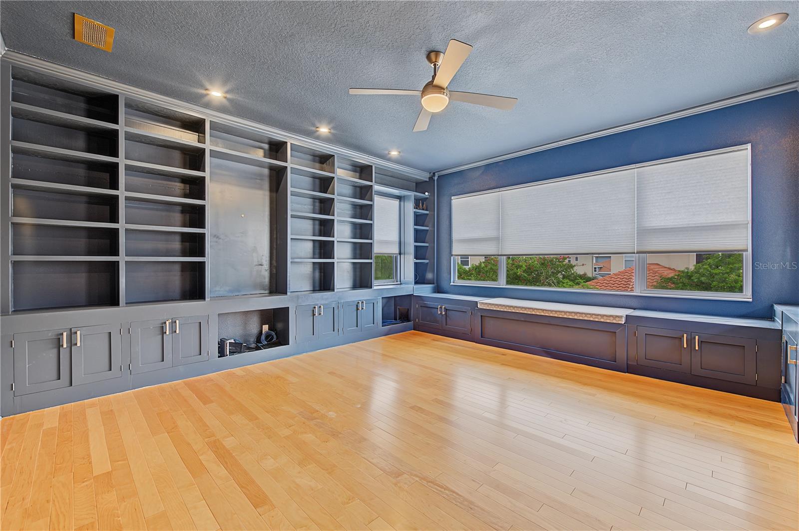 2309 MESSENGER CIR — photo 40