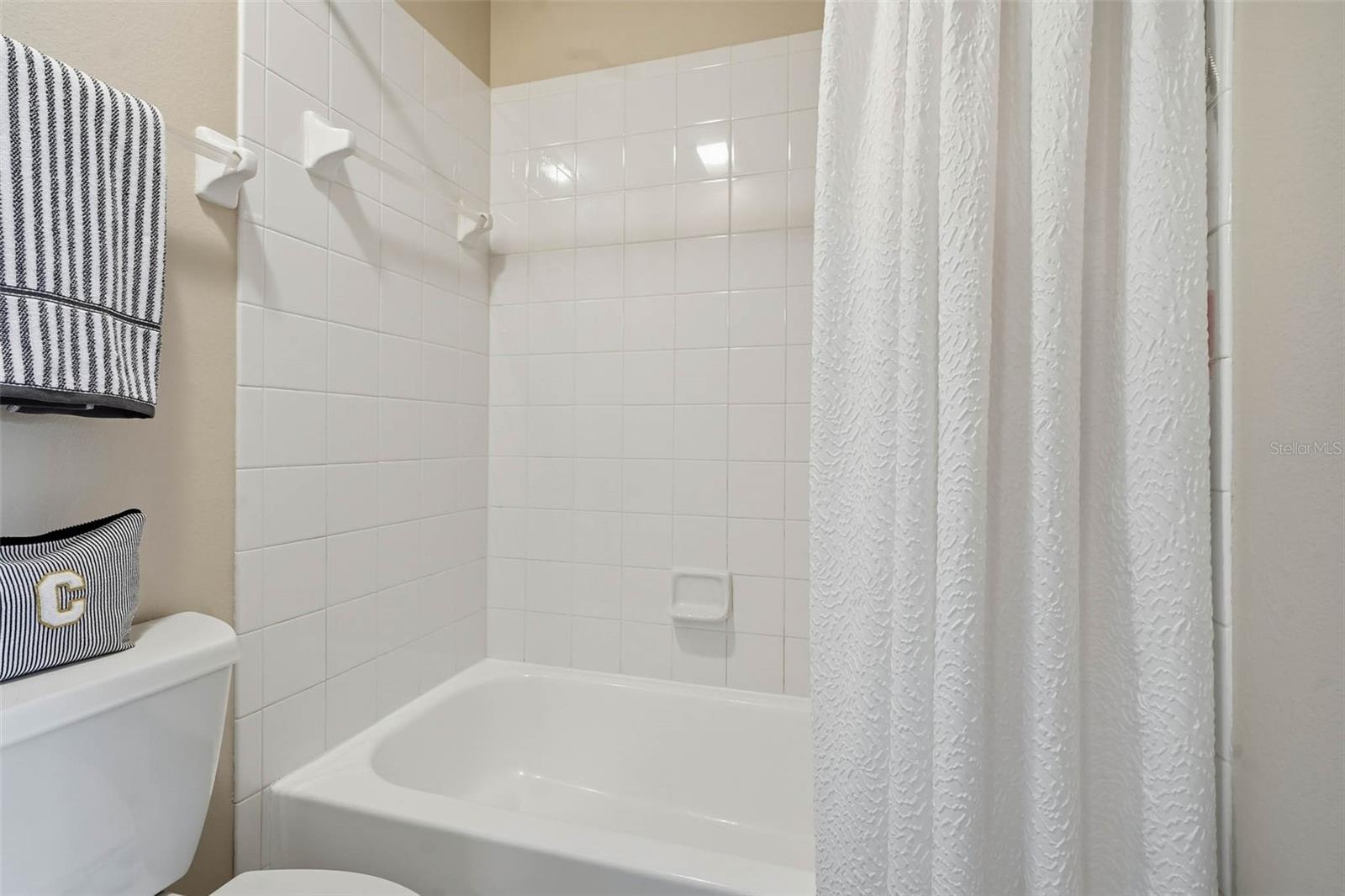 19150 DOVE CREEK DR — photo 23