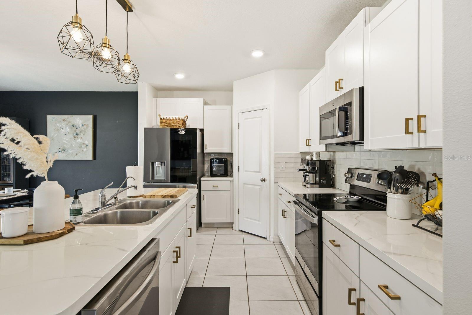 6139 APPLE SNAIL AVE — photo 8