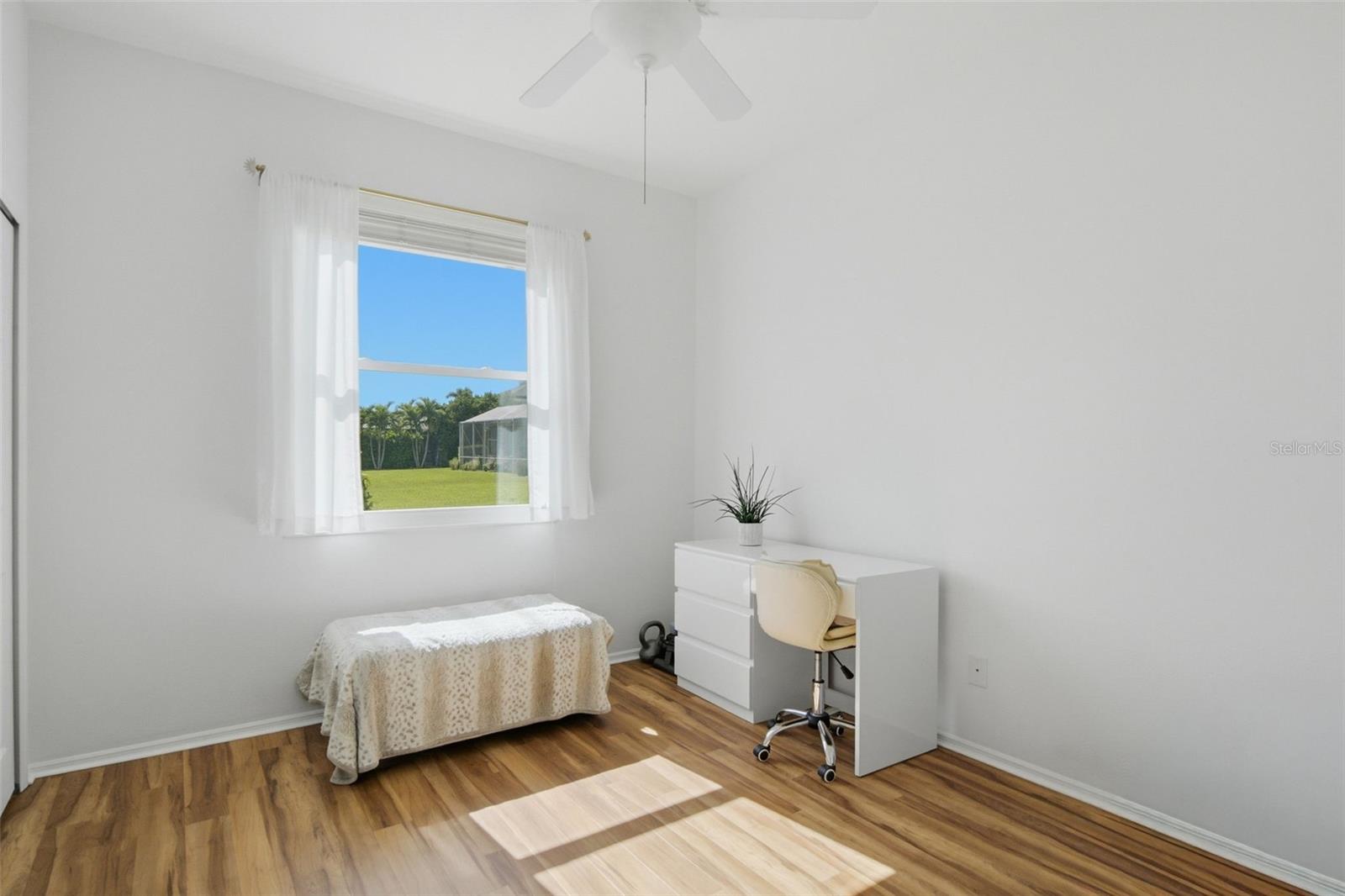 414 LONDONDERRY DR — photo 31
