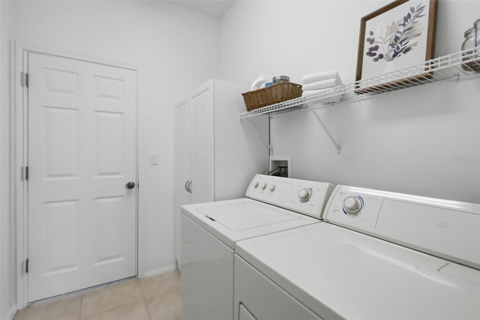 414 LONDONDERRY DR — photo 33