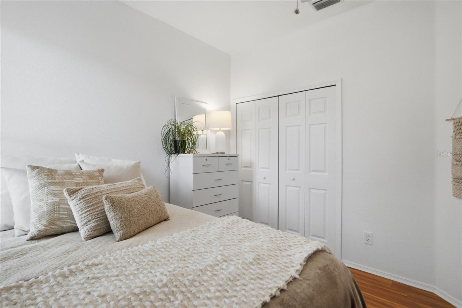 414 LONDONDERRY DR — photo 30