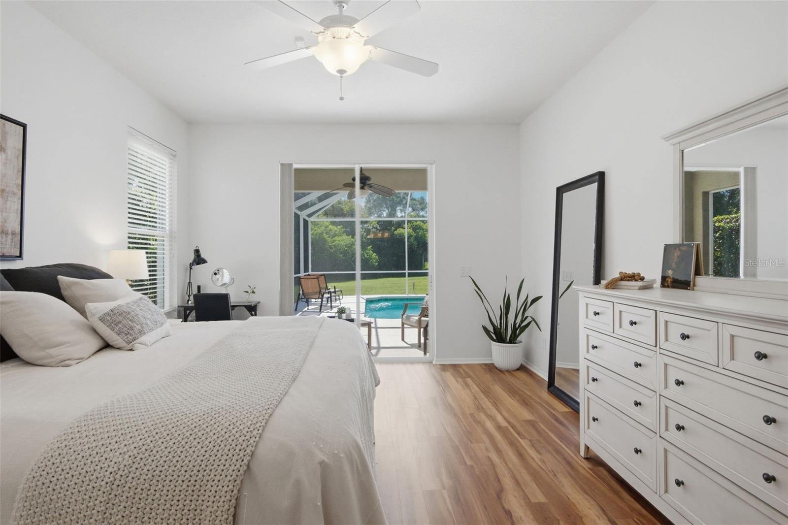 414 LONDONDERRY DR — photo 24