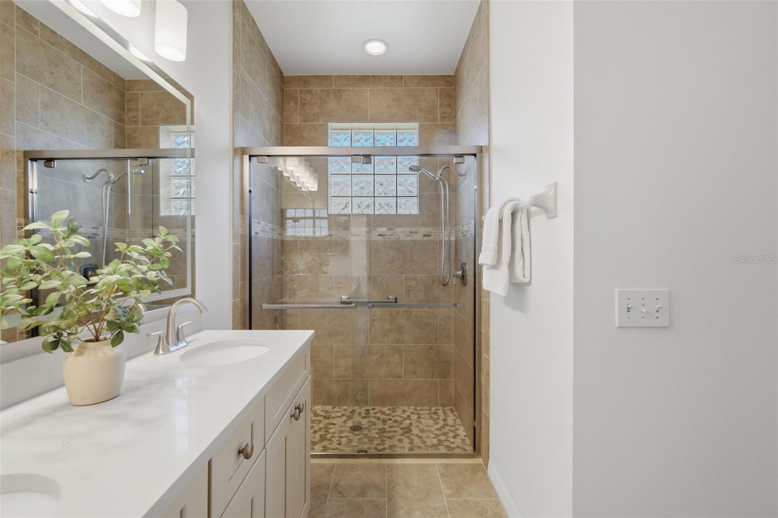 414 LONDONDERRY DR — photo 28