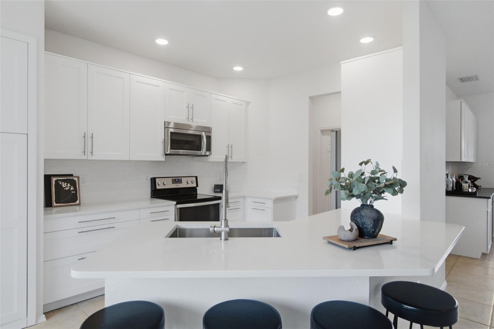 414 LONDONDERRY DR — photo 15