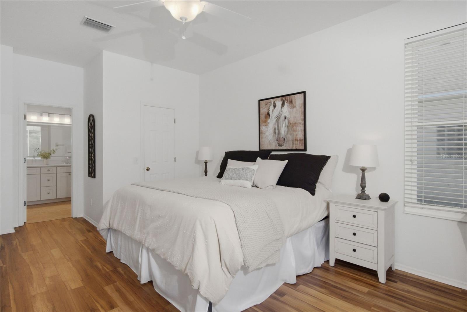 414 LONDONDERRY DR — photo 26