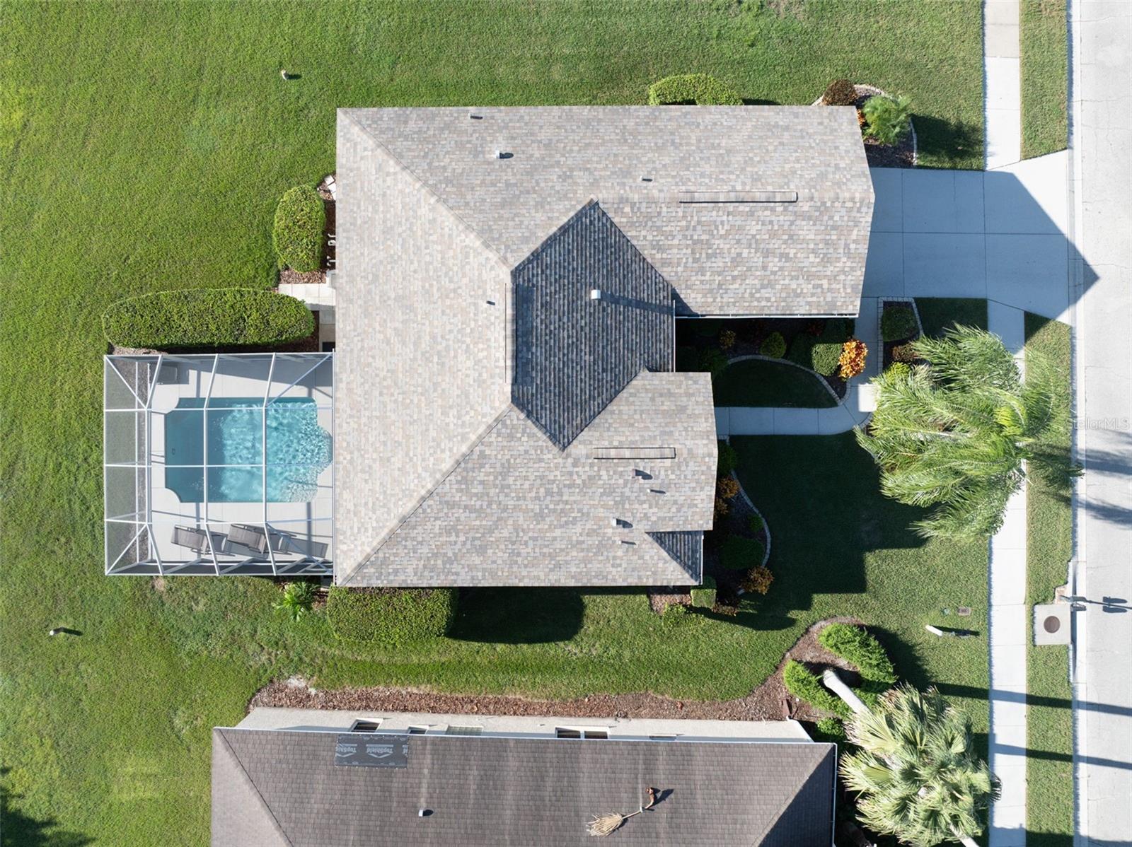 414 LONDONDERRY DR — photo 37