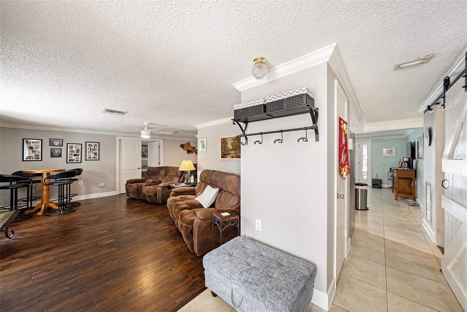 1117 RUSHMORE DR — photo 3