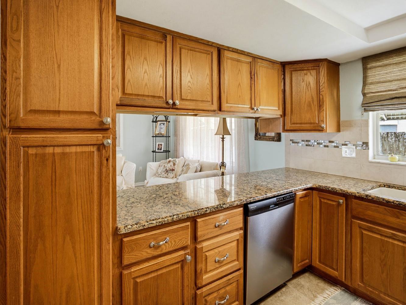 7130 HOLLYBAY RD — photo 12