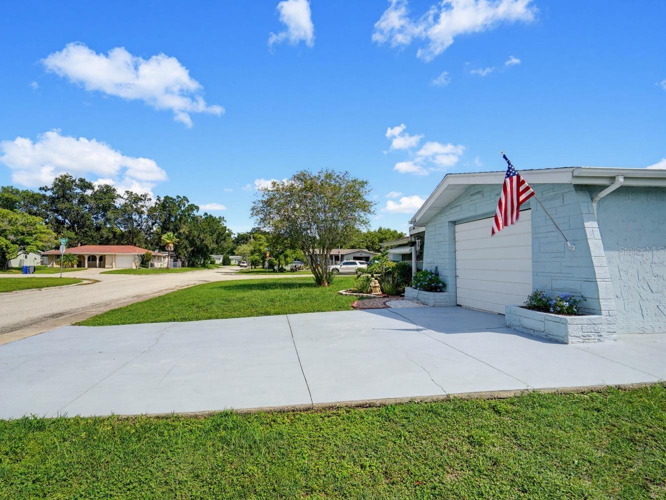 7130 HOLLYBAY RD — photo 38