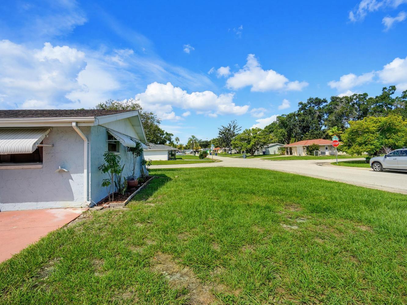 7130 HOLLYBAY RD — photo 36