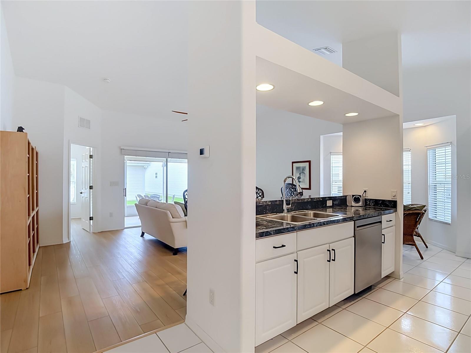 572 SALMON CT — photo 4