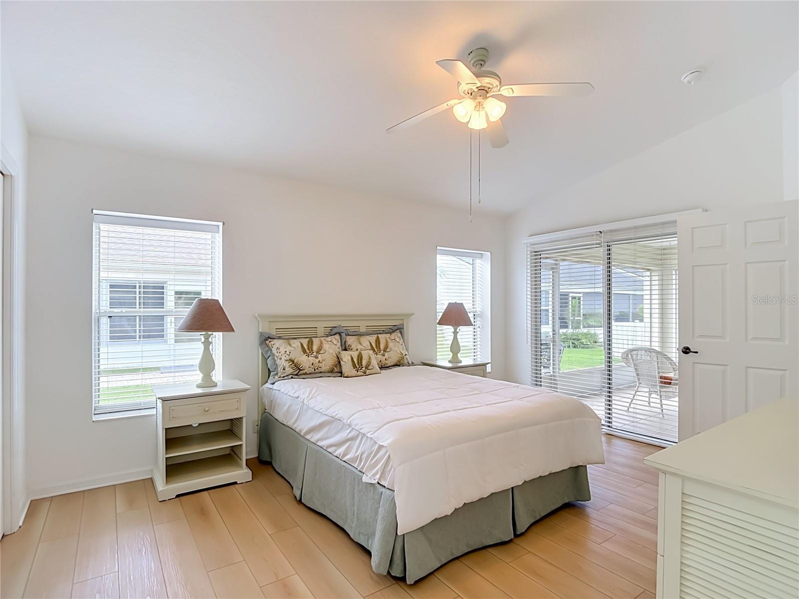 572 SALMON CT — photo 17
