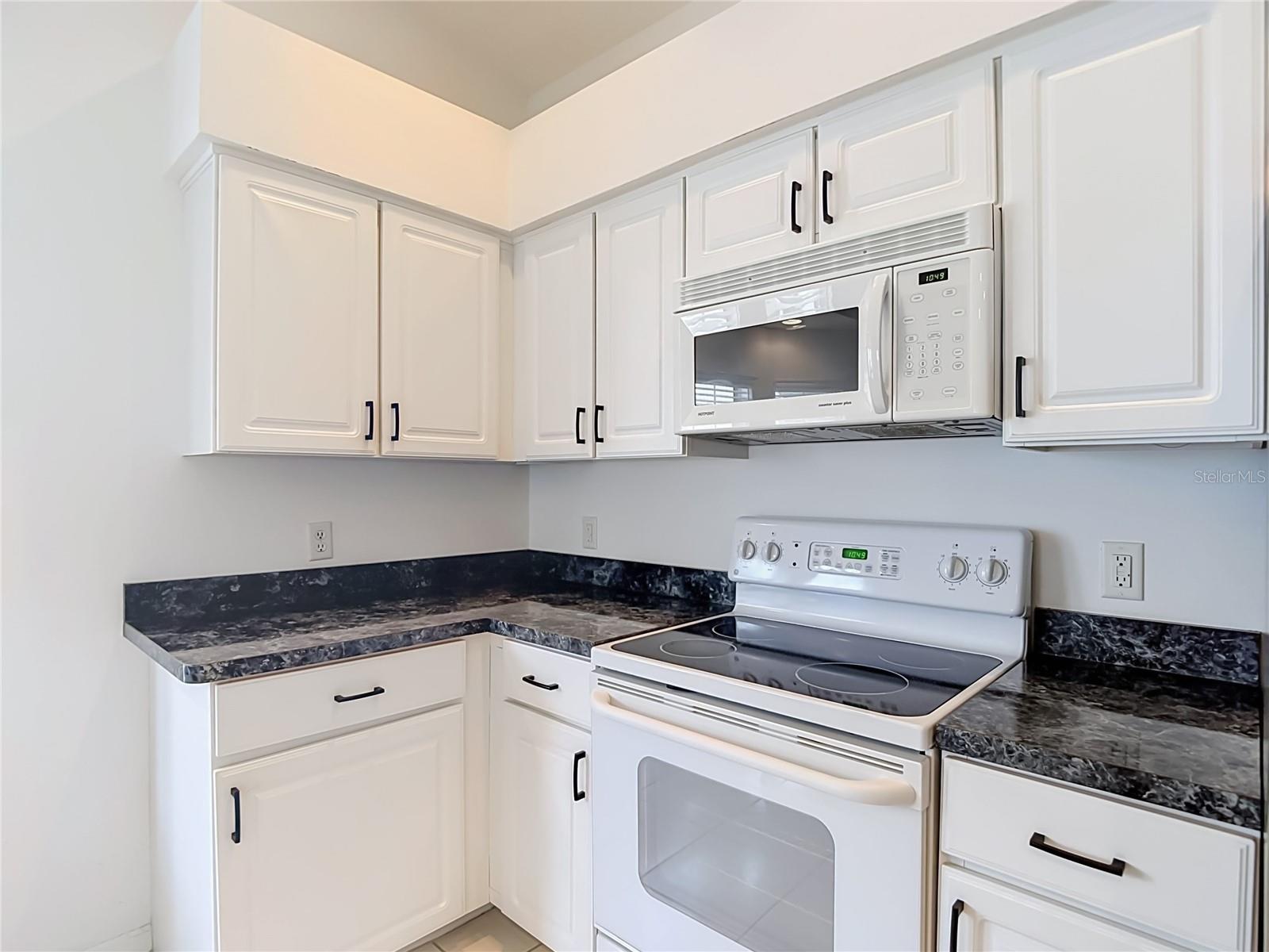 572 SALMON CT — photo 7