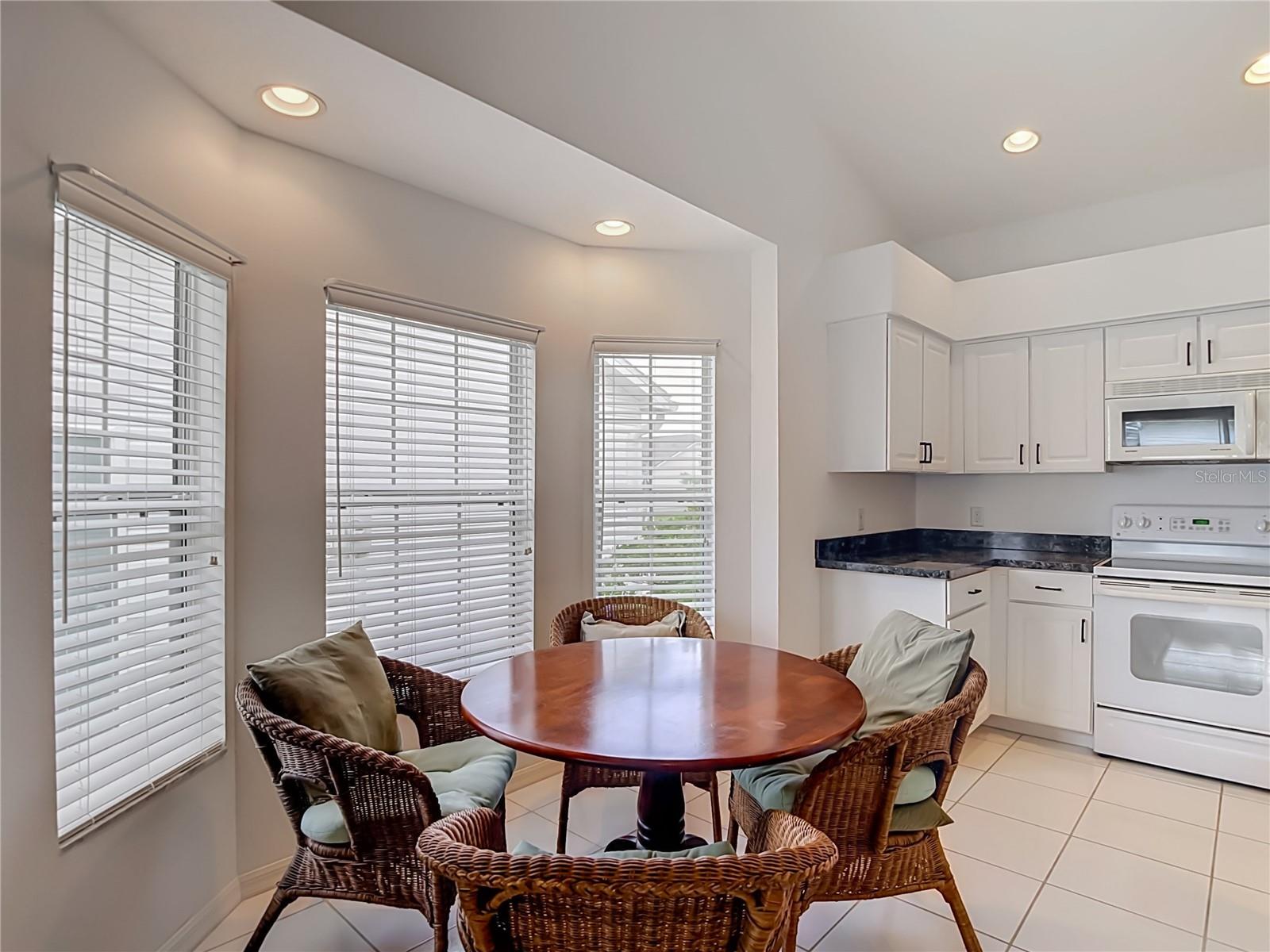 572 SALMON CT — photo 10