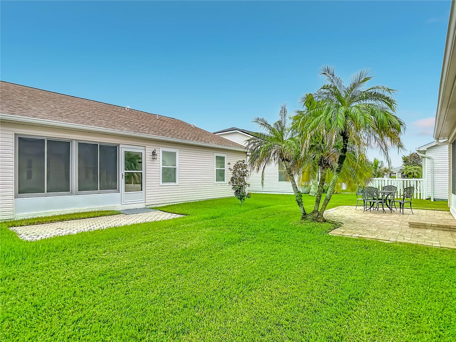 572 SALMON CT — photo 31