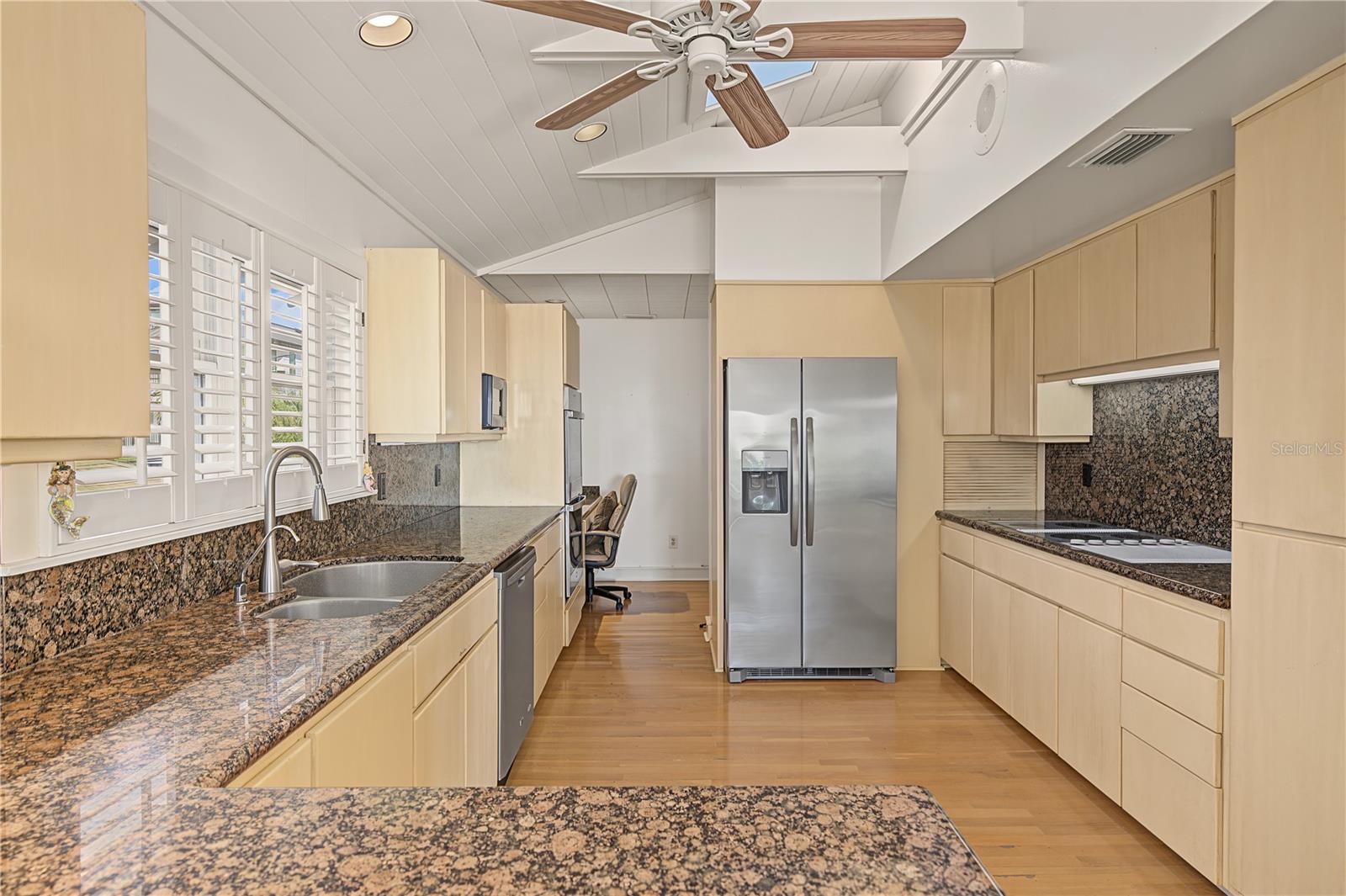 956 ELDORADO AVE — photo 22