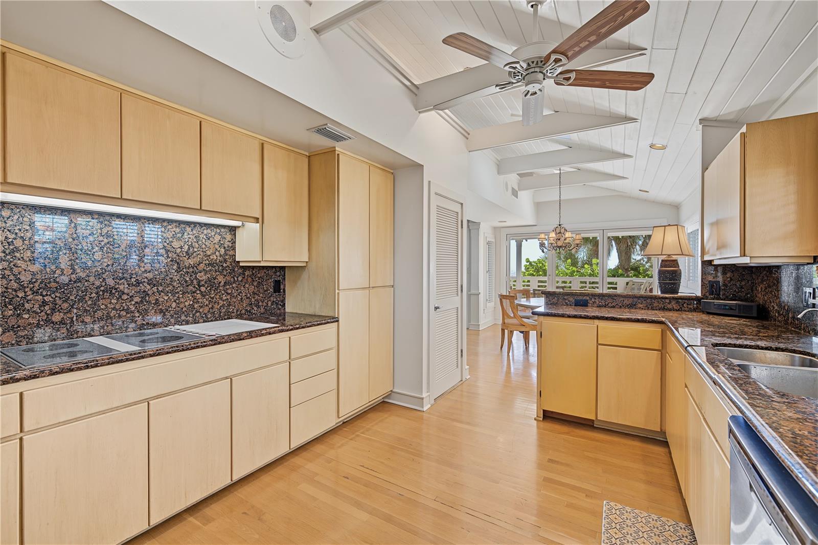 956 ELDORADO AVE — photo 23