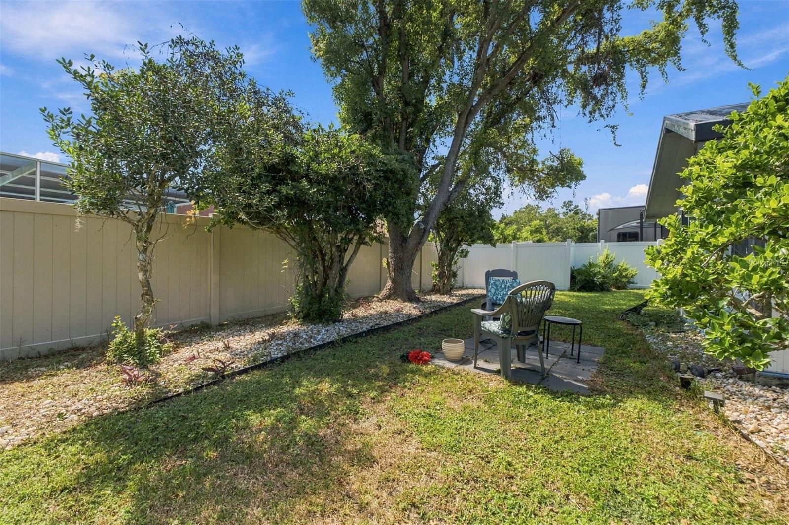 7212 CHESHIRE CT — photo 38