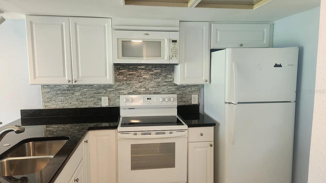 5038 TERRACE PALMS CIR #102 — photo 4