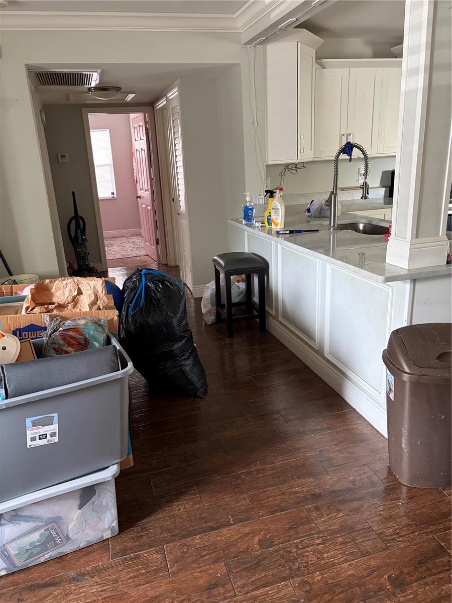 10325 N ARMENIA AVE — photo 6
