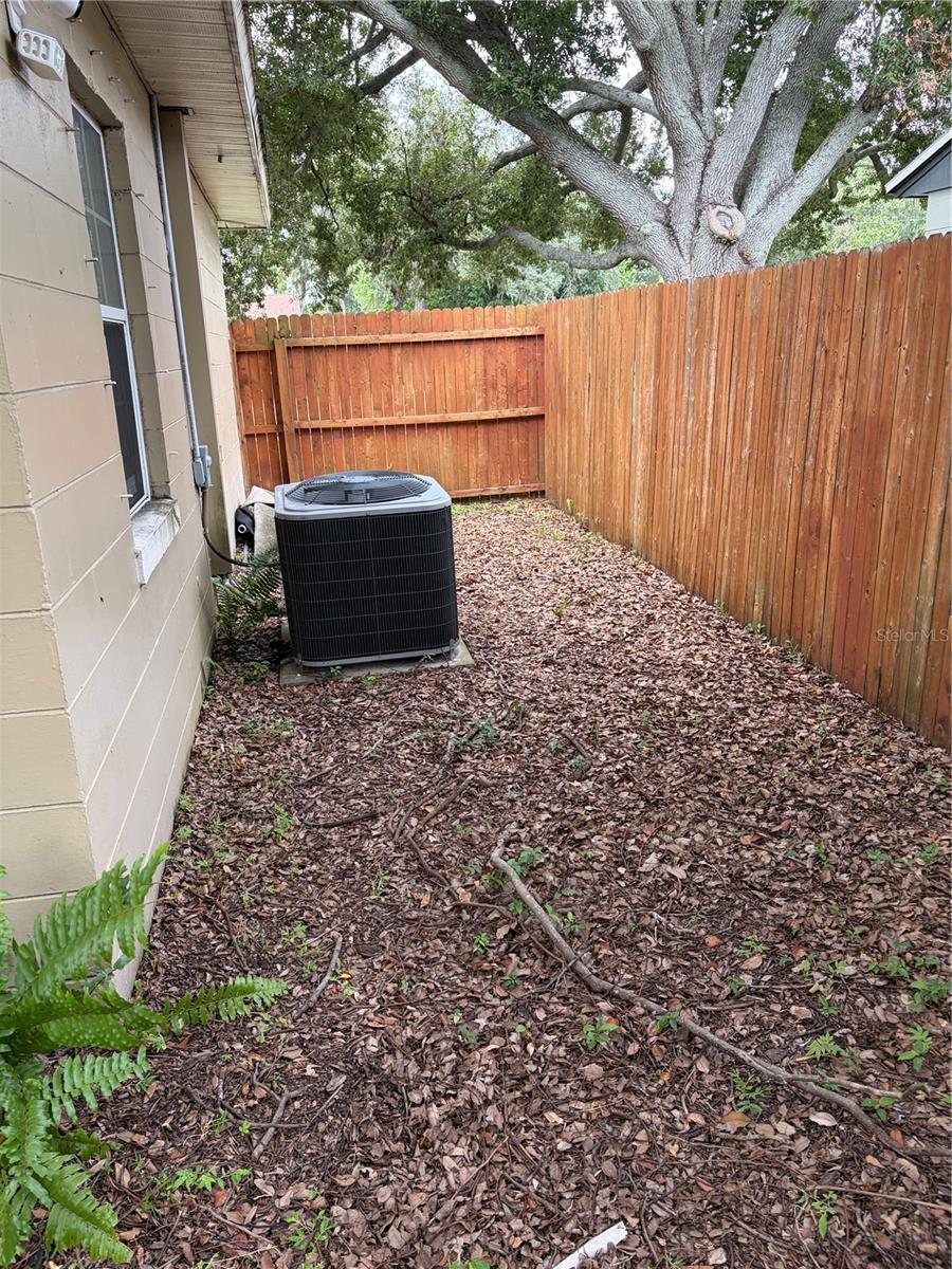 10325 N ARMENIA AVE — photo 20