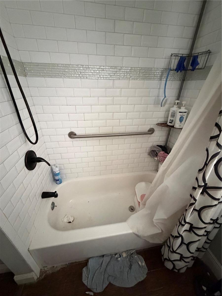 10325 N ARMENIA AVE — photo 9