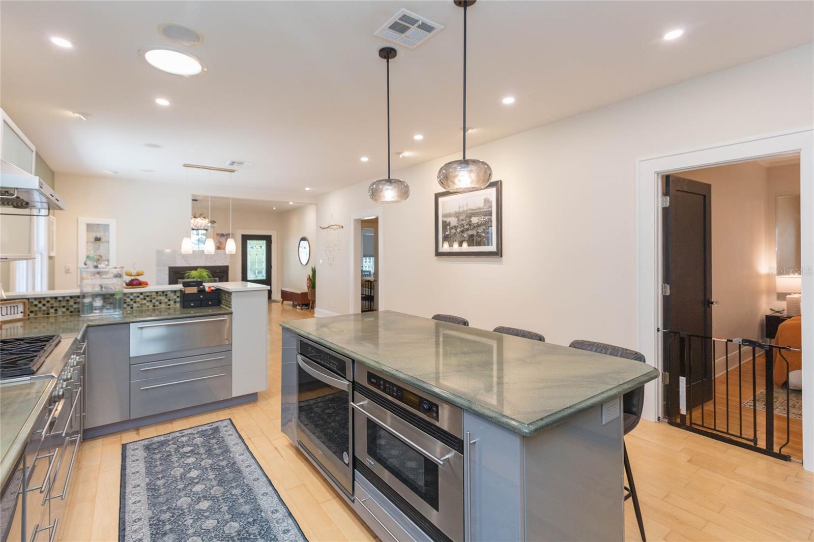 3114 W HAWTHORNE RD — photo 21