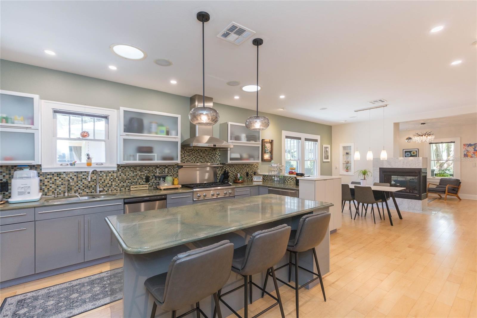 3114 W HAWTHORNE RD — photo 17