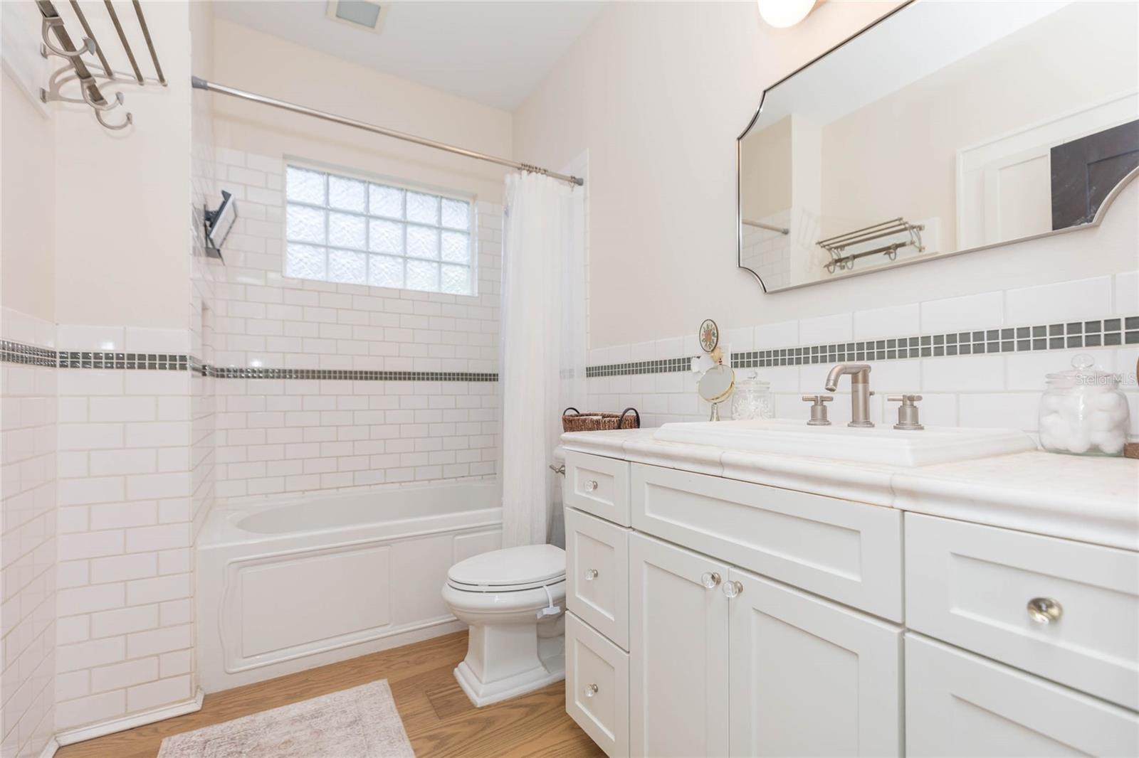 3114 W HAWTHORNE RD — photo 40