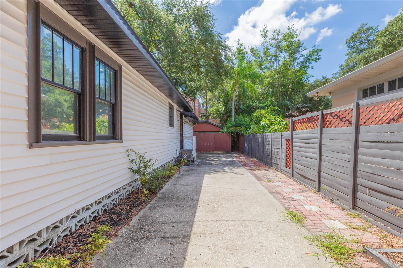 3114 W HAWTHORNE RD — photo 54
