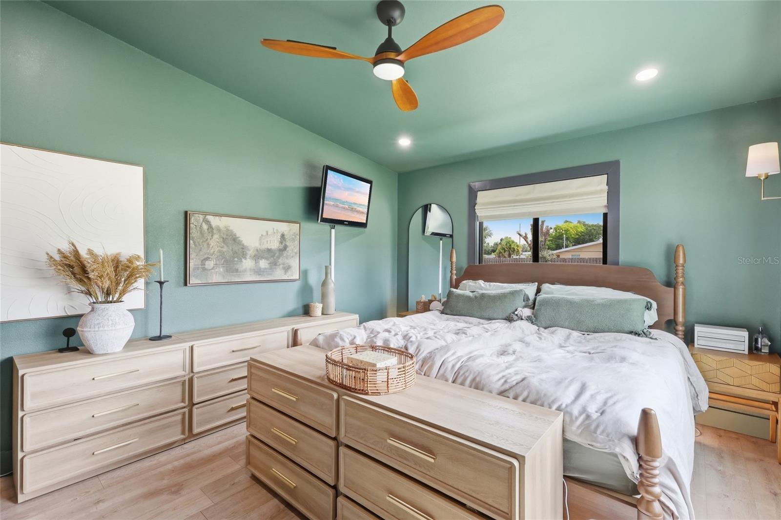 5055 LAHAINA DR — photo 11