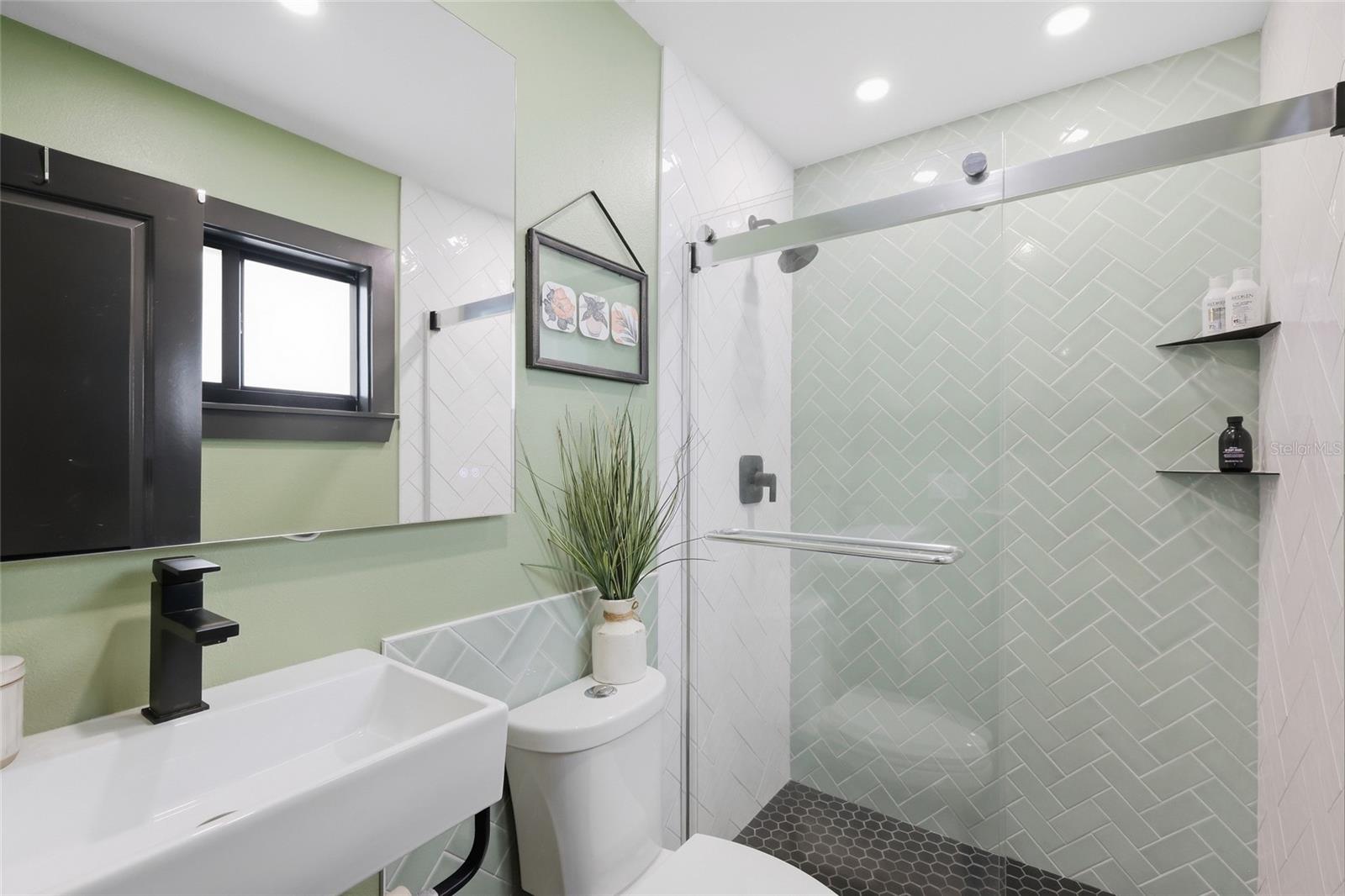 5055 LAHAINA DR — photo 17