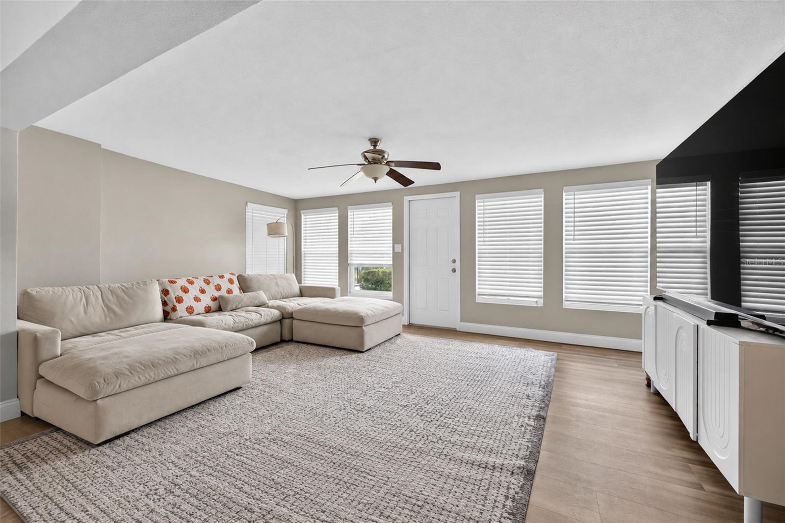 9398 SUN ISLE DR NE — photo 7