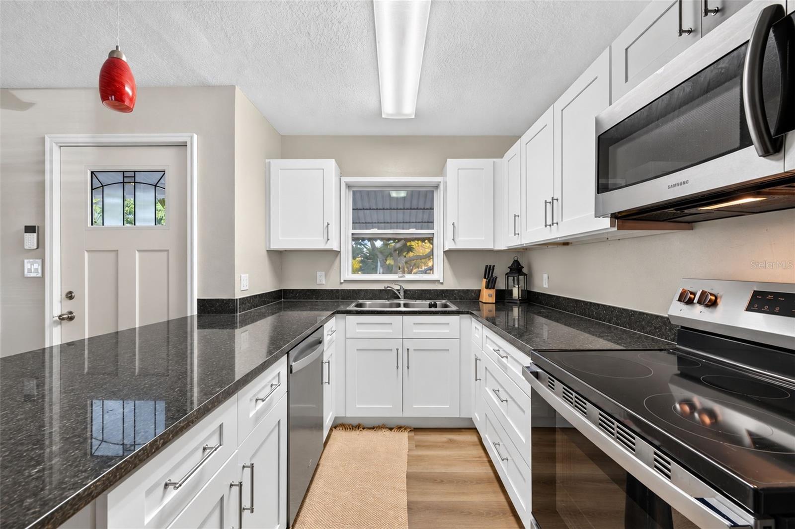 9398 SUN ISLE DR NE — photo 9