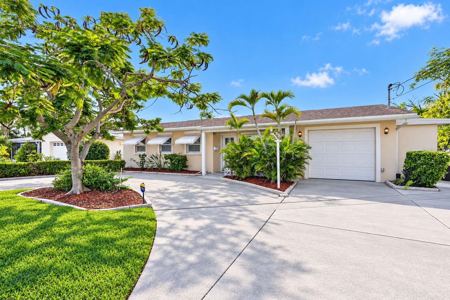 9398 SUN ISLE DR NE — photo 5