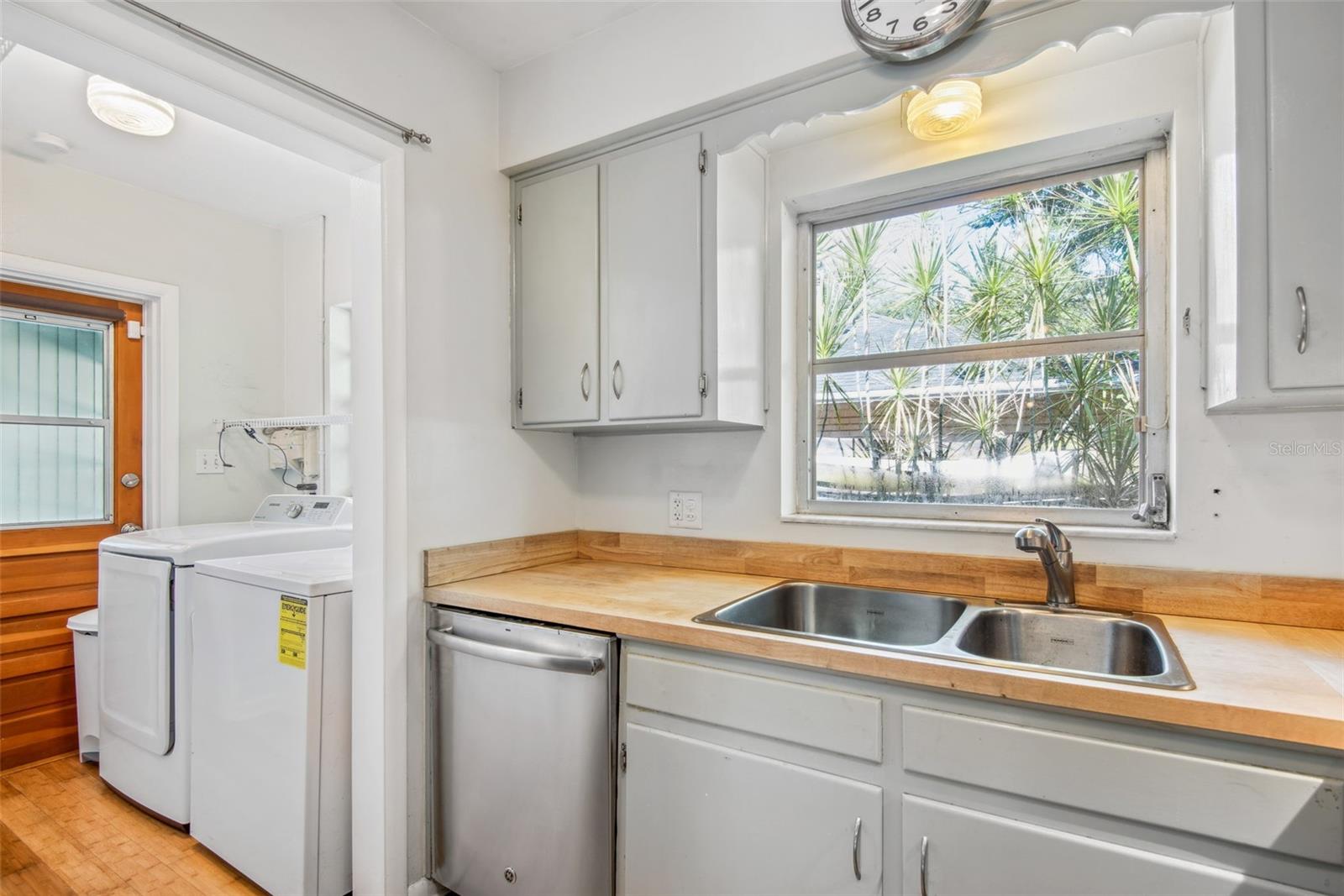 422 W LOUISIANA AVE — photo 11