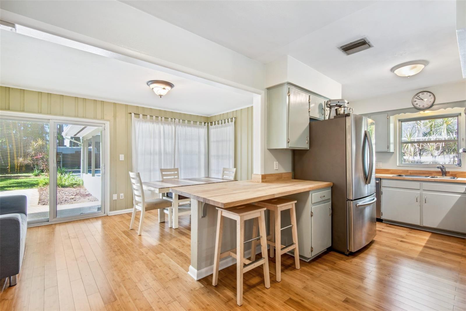 422 W LOUISIANA AVE — photo 8