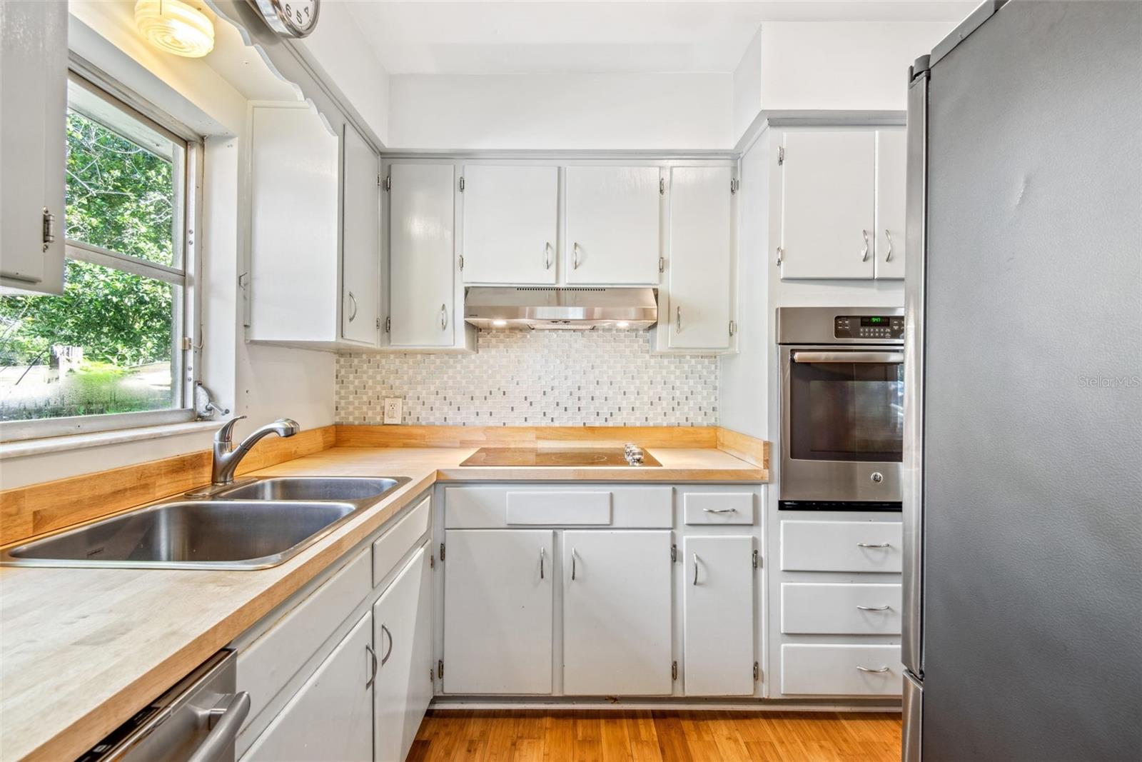 422 W LOUISIANA AVE — photo 9