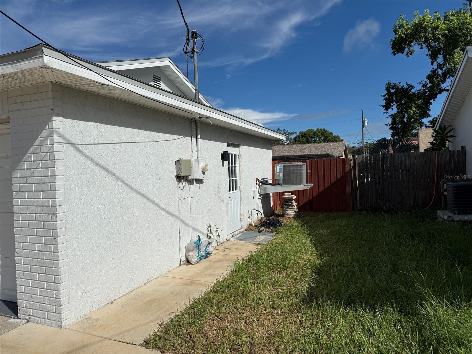 8611 LONGBOAT LN — photo 2