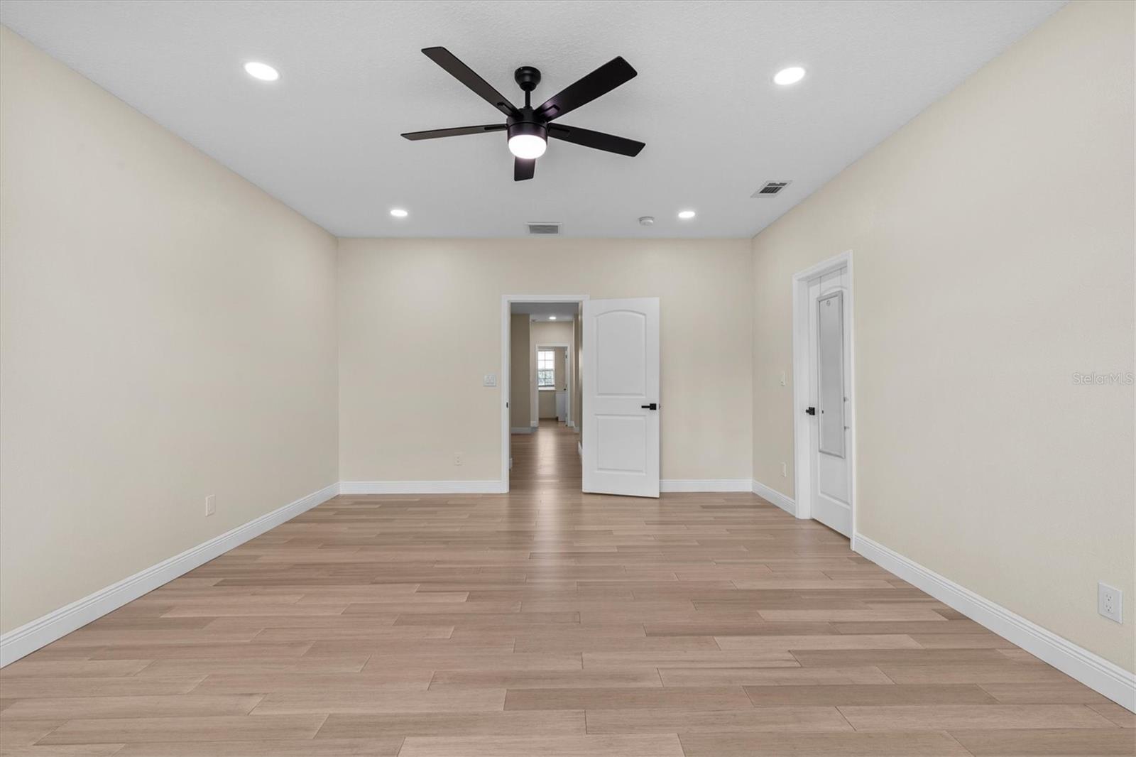 1081 S POINTE ALEXIS DR — photo 15