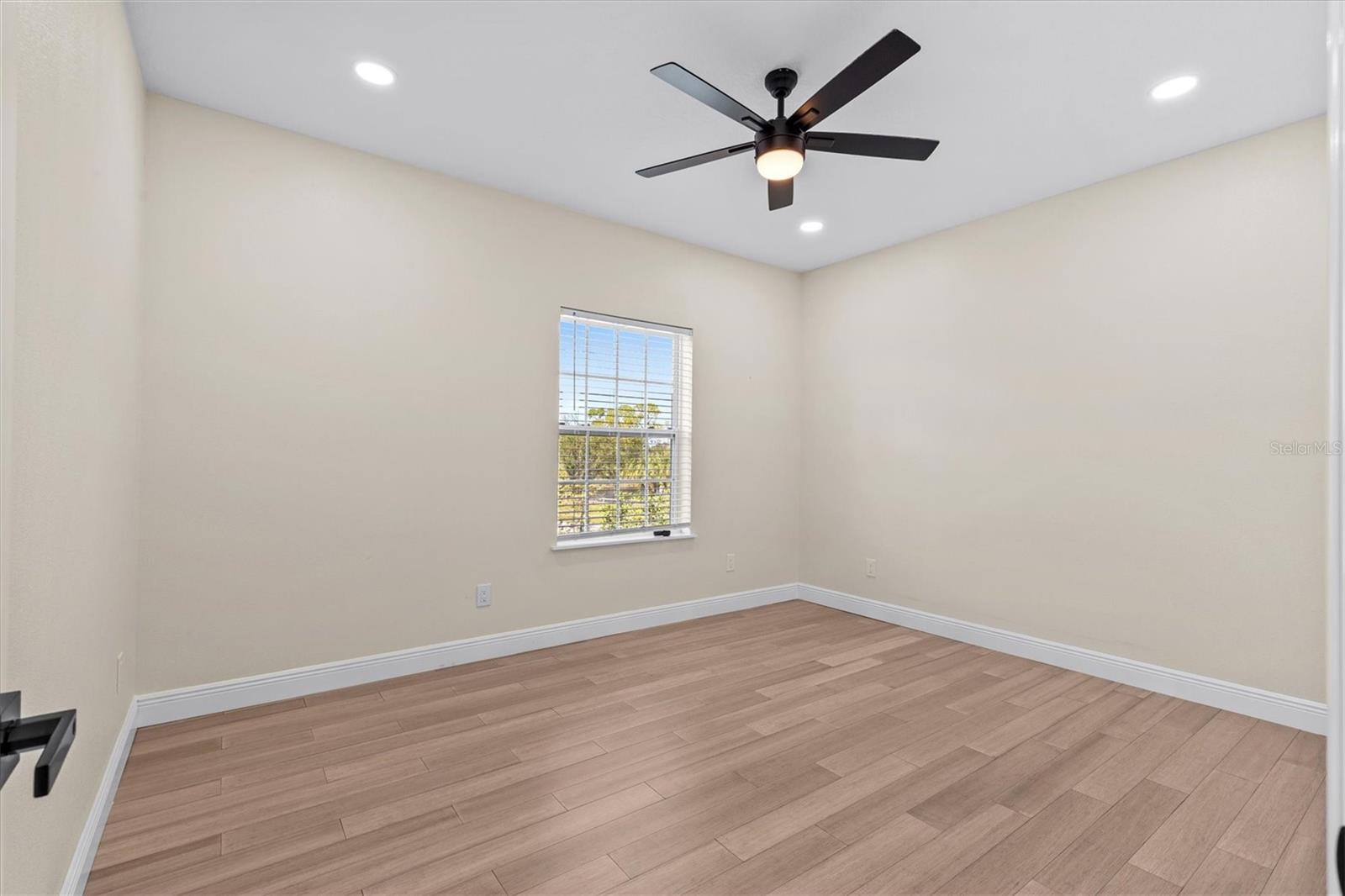 1081 S POINTE ALEXIS DR — photo 20