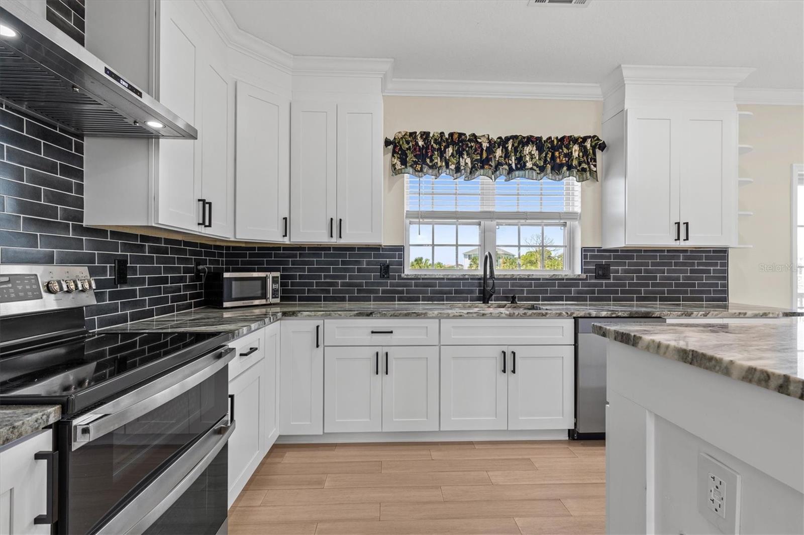1081 S POINTE ALEXIS DR — photo 11